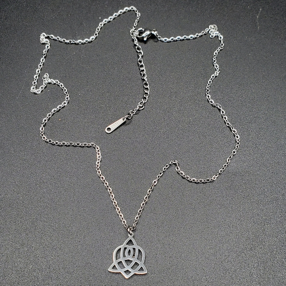 Celtic Heart Triquetra Pendant And Chain 20"